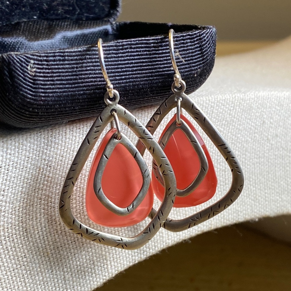 Silpada HTF W2837 Magnesite Rock Crystal Sterling Silver Silhouette Earrings
